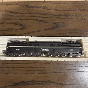 AHM Amtrak GG-1 Black HO Scale Model Train Locomotive (New)